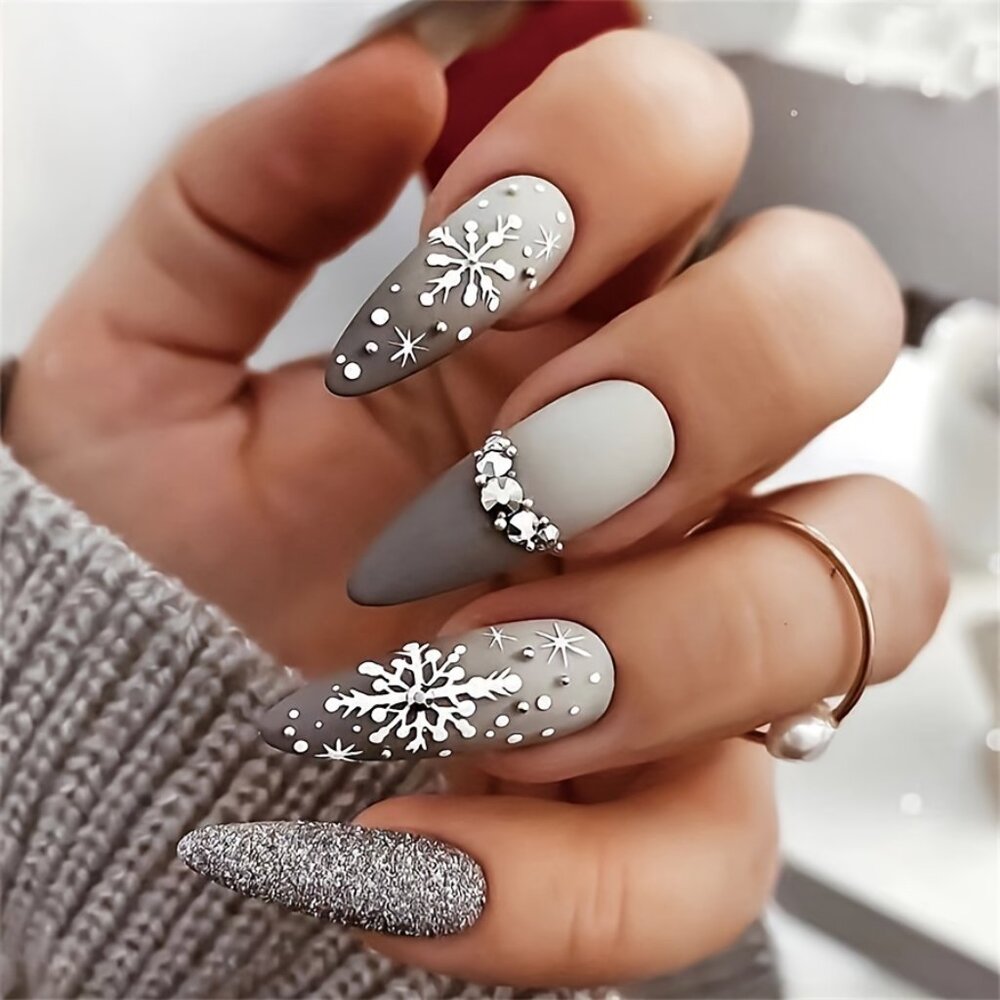 24pcs Sparkling Christmas Snowflake Press-On Nails - Medium Length, Almond Shape